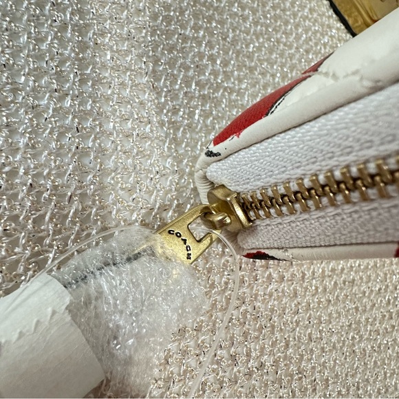 Coach Essential Small Zip Around Card Case With Quilting And Heart Print CBR71 - Picture 9 of 13